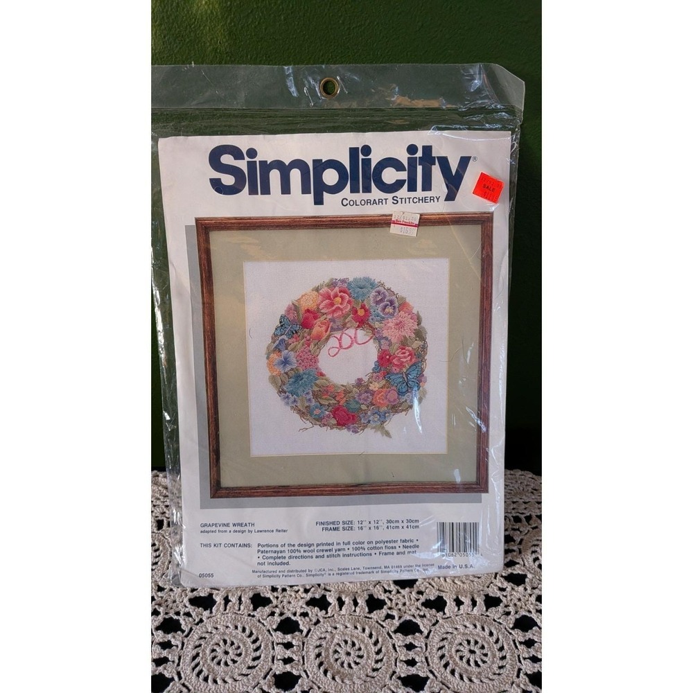 Vintage Simplicity Grapevine Wreath Embroidery Needlepoint Kit Cottage Core‎